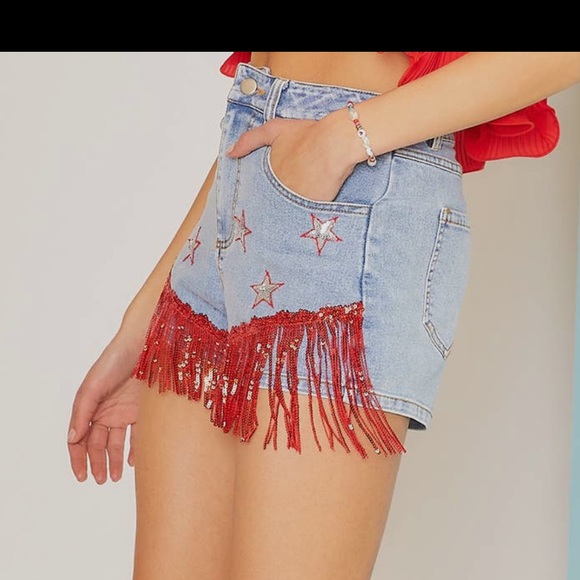 NWT Boutique Main Strip Sequin Star Denim Shorts - True to size with stretch - Picture 2 of 3